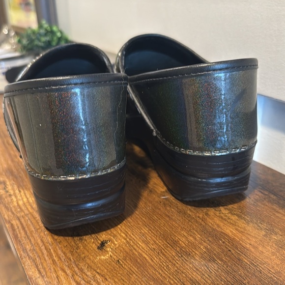 Dansko Olive Green Iridescent Glitter Patent Leather Clog Size 41 - Picture 4 of 13